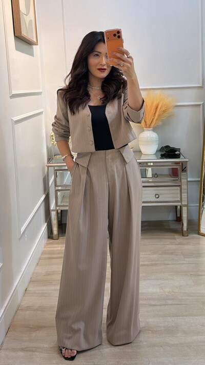 Foto Blazer Curto Risca De Giz Isabella Decote V
