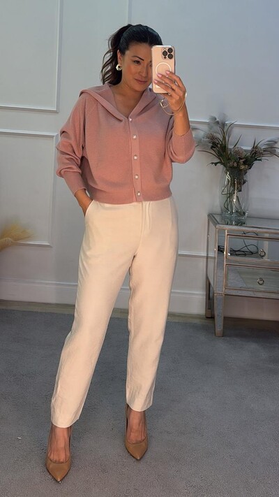 Foto Cardigan Curto Tricot Com Capuz Karla Botão De Flor Com Pérola