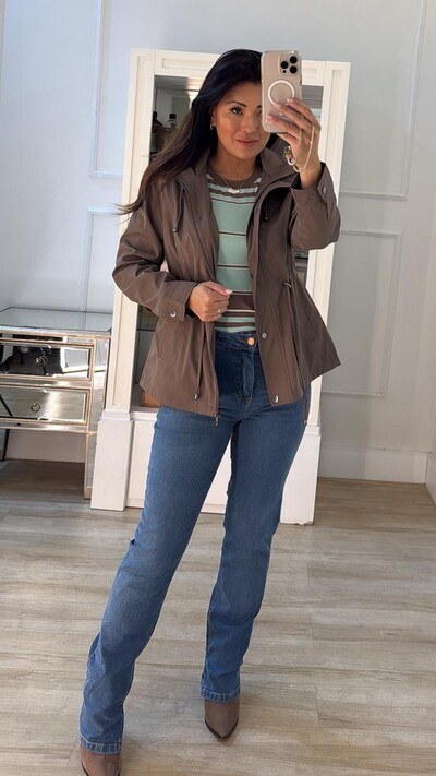 Foto Parka Com Capuz Removível Noelle Ombros E Bolsos Pespontados
