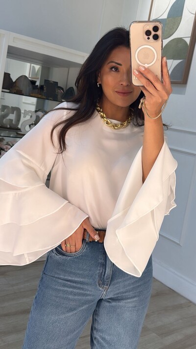 FotoBlusa Crepe Betina Mangas Longas Com Babados