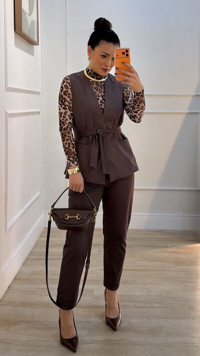 Foto Colete Decote V Botão Forrado Isabella Cinto Faixa