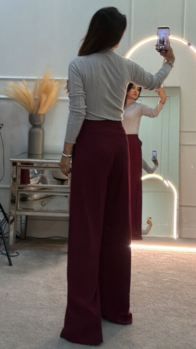 FotoCalça Pantalona Mafe Com Botão Forrado