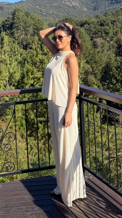 FotoConjunto Plissado Nani Blusa Cava Americana & Calça Pantalona