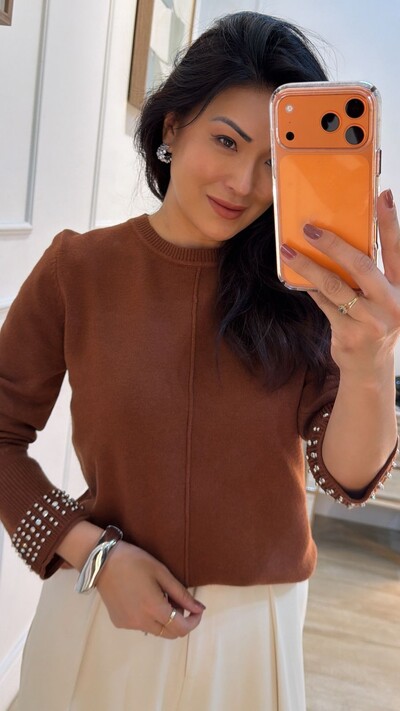 FotoBlusa Tricot Nervura Frontal Taty Punhos Com Aplicações