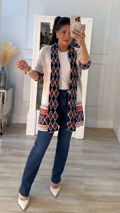 Foto Maxi Cardigan Pillar Com Detalhes Estampados