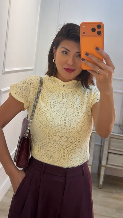 Foto Blusa Tricot Com Entremeios Gola Alta Sandy Punhos E Barrado Ondulados