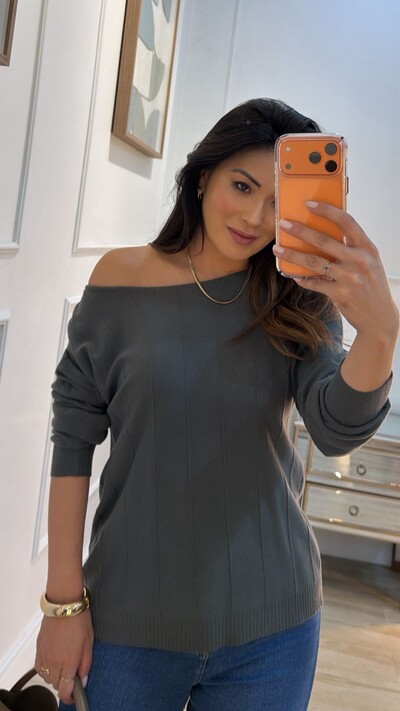 FotoBlusa Tricot Gola Canoa Valéria Detalhe De Entremeios Na Vertical