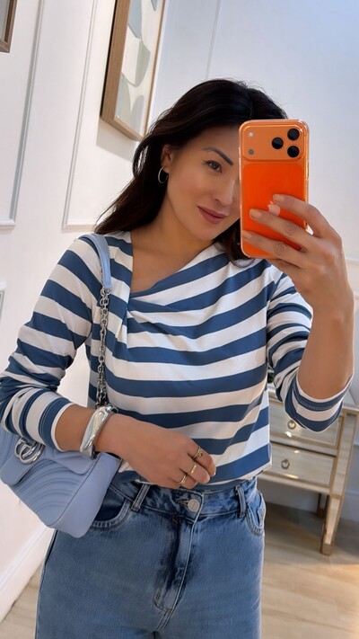 FotoBlusa Listrada Dafne Detalhe De Prega Frontal