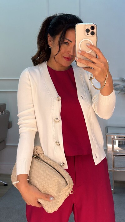 FotoCardigan Curto Liso Clarice Com Botão Cravejado Vazado