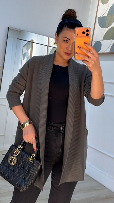 FotoCardigan Tricot Melina Detalhe Canelado E Bolsos Quadrados