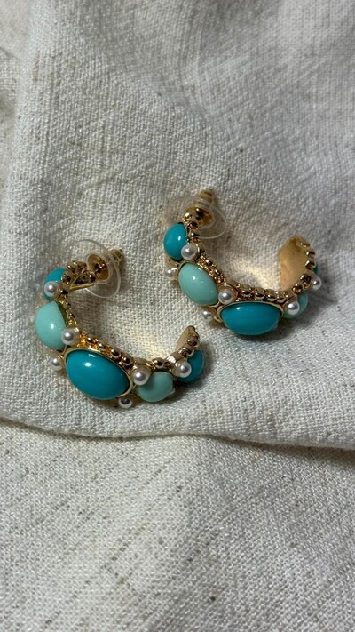 Foto Brinco Argola Média Com Bolotas Resinadas E Mini Pérolas