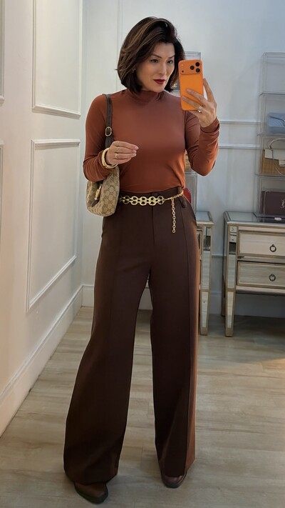 Foto Blusa De Malha Gola Alta Monique Mangas Longas