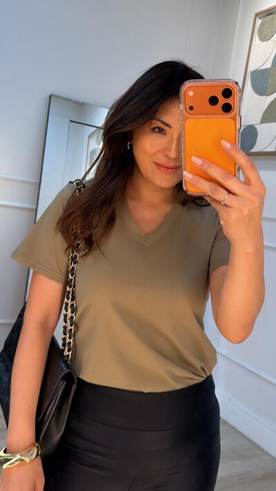 FotoBlusa Malha Decote V Eliza Mangas Curtas