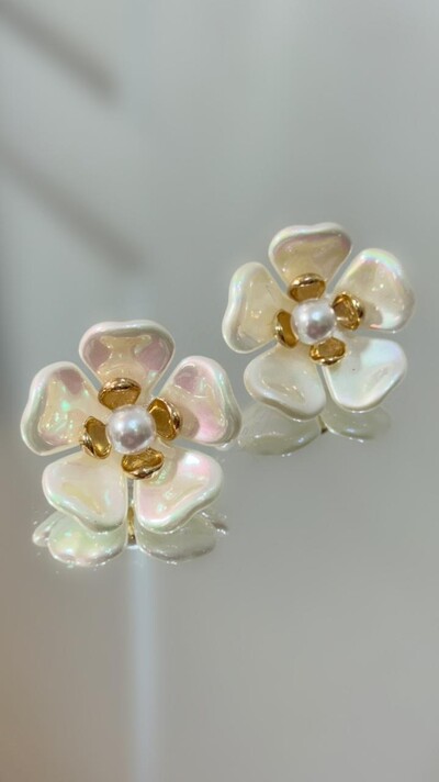 Foto Brinco Grande De Flor Resinado Detalhe De Pérola