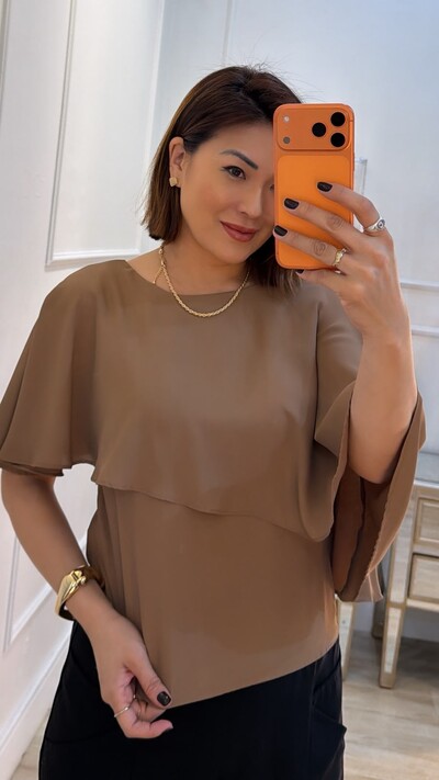 Foto Blusa Crepe Laura Com Sobreposição De Babado Assimétrico