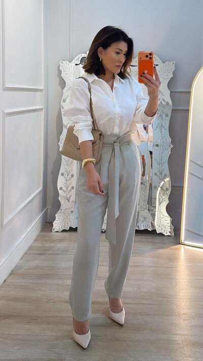 Foto Calça Clochard Botão Forrado Detalhe Dourado Gisele Com Cinto Faixa
