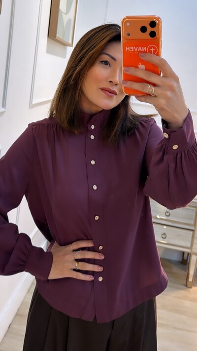 Foto Camisa Crepe Gola Alta Jaqueline Botões Dourados Frontais