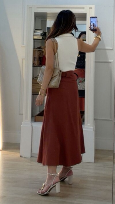 FotoSaia Midi Evasê Fenda Frontal Rebeka Cinto Faixa Fivela Dourada