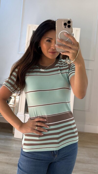 FotoBlusa Malha Listrada Celine Com Gola Ondulada