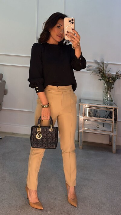 Foto Blusa Crepe Mangas Longas Bufantes Graciane Detalhe Botões Dourados Vazados