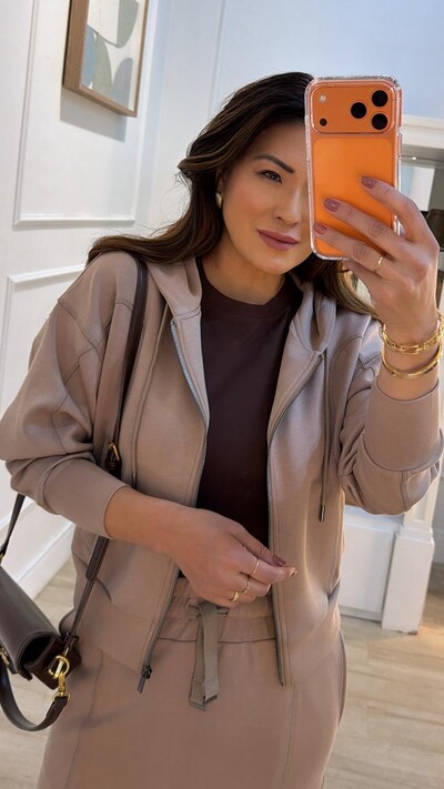 FotoConjunto Moletom Vivian Blusa Com Capuz E Saia Midi