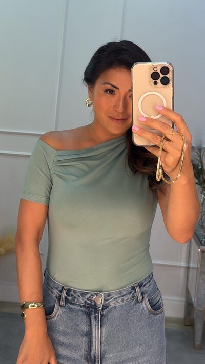 FotoBlusa Malha Layla Ombro Vazado Detalhe Pregas