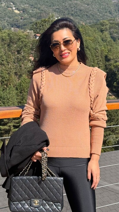 FotoBlusa Cacharrel Tricot Canelada Lulu Com Tranças Nos Ombros