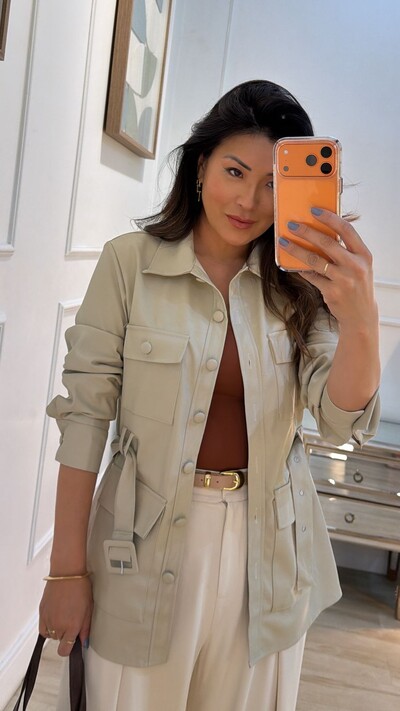 FotoParka Casaco Couro Eco Bolsos Quadrados Frontais Evelyn Cinto Faixa