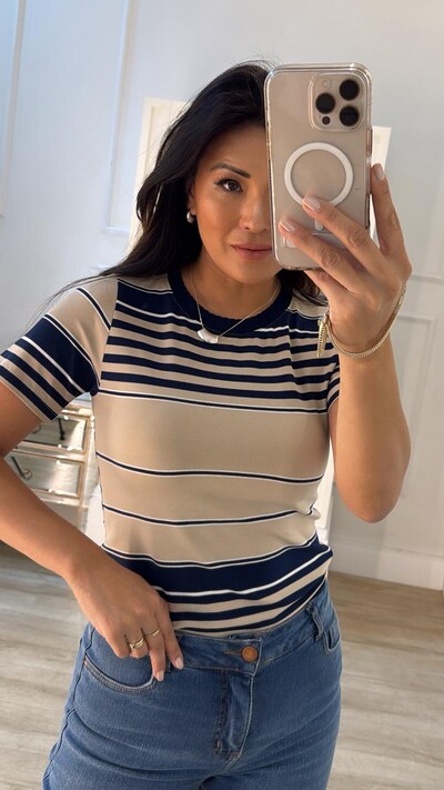 FotoBlusa Malha Listrada Celine Com Gola Ondulada