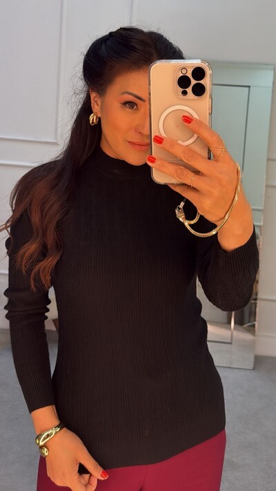 FotoBlusa Tricot Nervuras Verticais Roberta Gola Alta Canelada