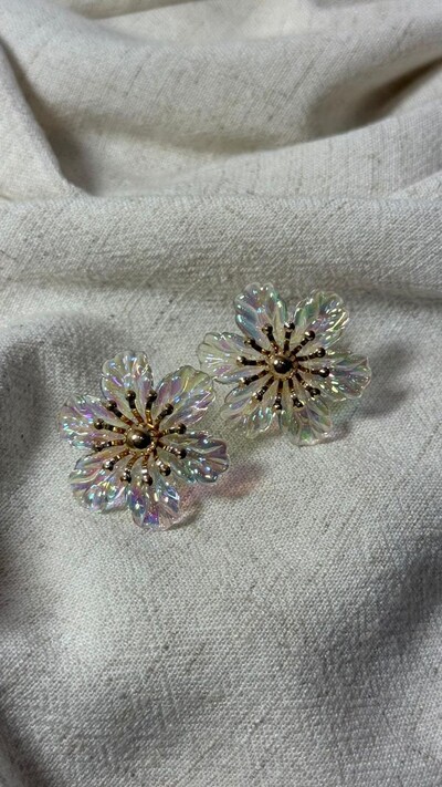 Foto Brinco Grande Furta-Cor Detalhe Dourado