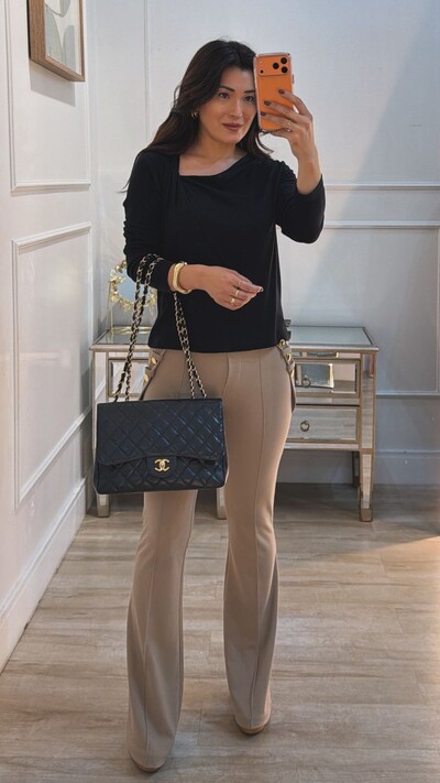 Foto Calça Flare Crepe Simone e Botões Dourados