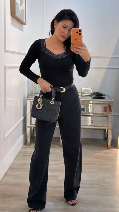 Foto Blusa Malha Aurora Decote V Com Detalhe De Renda