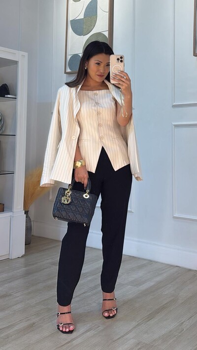 Foto Blazer Alfaiataria Risca De Giz Camila Bolsos Frontais Com Lapela