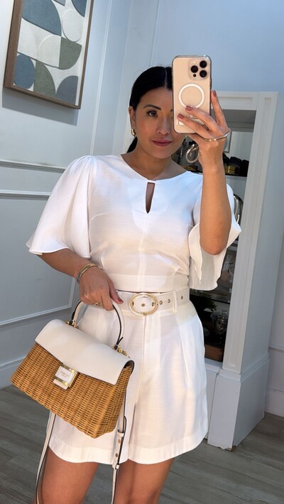 FotoCropped Alfaiataria Recorte Em V Anne Mangas 3/4 Evasê