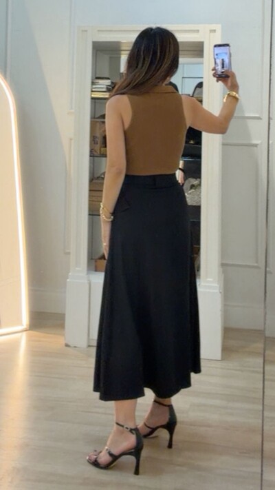 FotoSaia Midi Evasê Fenda Frontal Rebeka Cinto Faixa Fivela Dourada