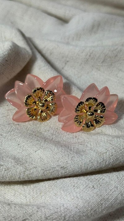 Foto Brinco Flor Dupla Resinada Com Detalhe Dourado