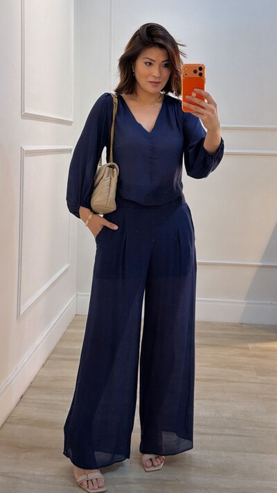 Foto Blusa Curta Acetinada Decote V Jamile Mangas 7/8 Bufantes