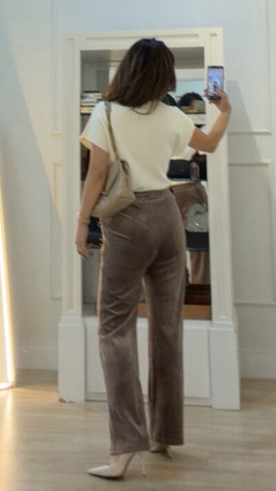 FotoCalça Pantalona Plush Canelada Mariana Com Bolsos Faca