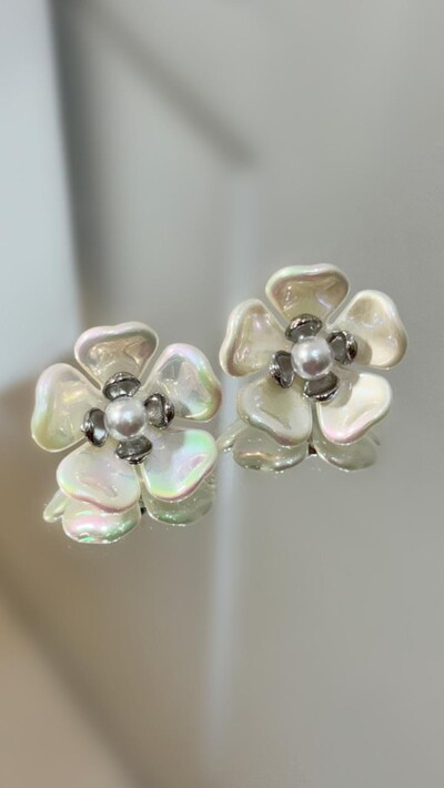 Foto Brinco Grande De Flor Resinado Detalhe De Pérola