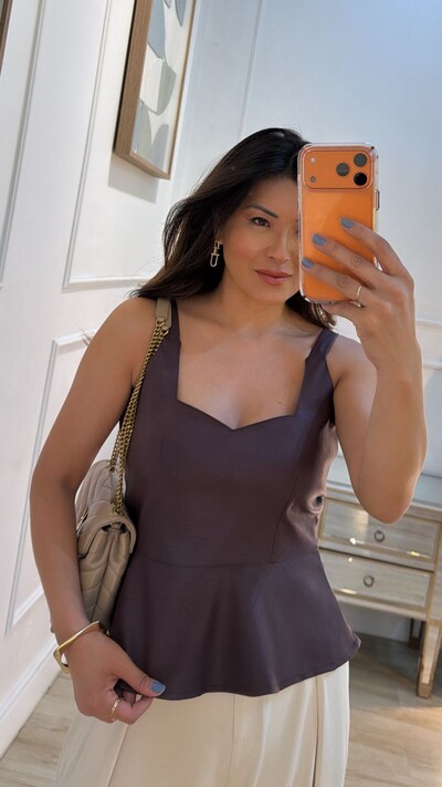 FotoBlusa Peplum Couro Eco Decote Coração Jessie Fenda Posterior