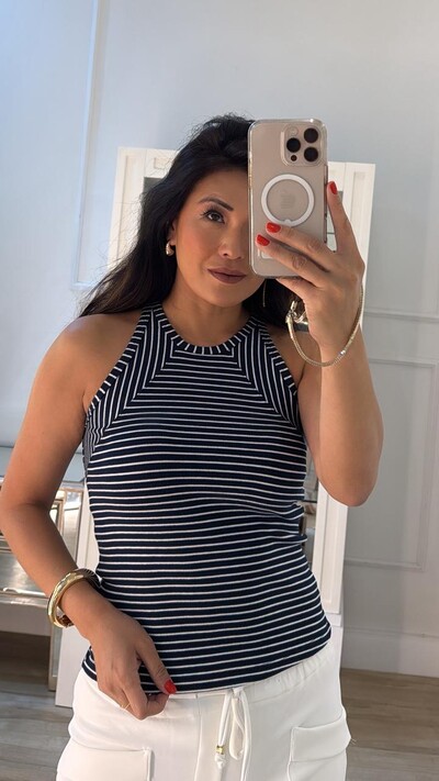 FotoBlusa Regata Bicolor Listrada Nala Com Decote Nadador