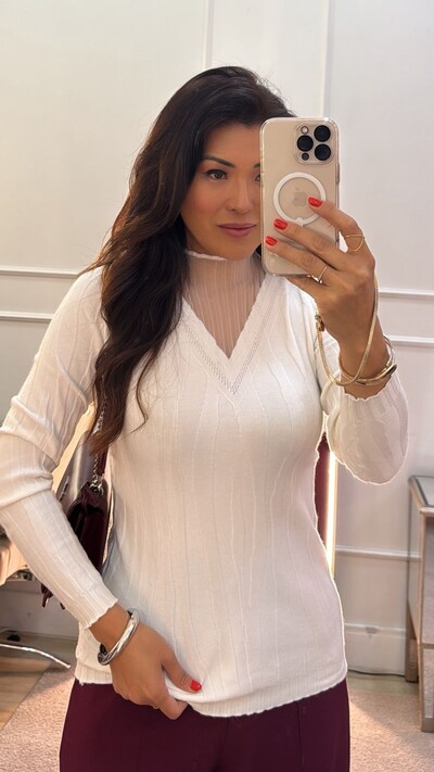 FotoBlusa Cacharrel Tricot Peonia Com Gola Tule