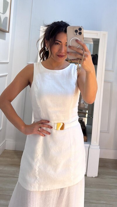 FotoVestido Midi Com Sobreposição Mili Cinto Fivela Quadrada Tricolor Resinada