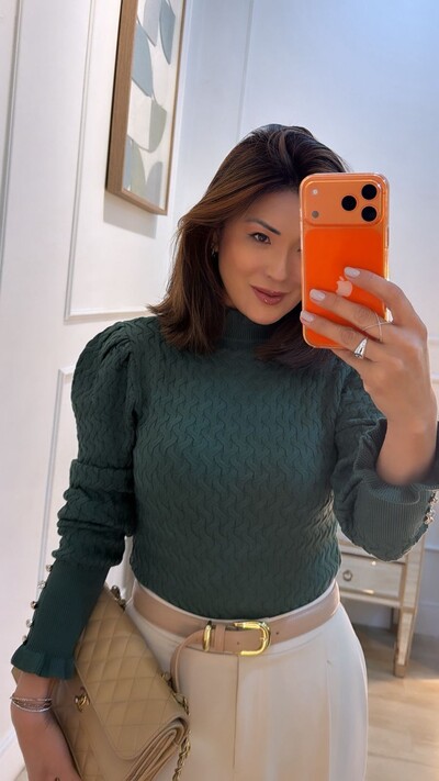 Foto Blusa Tricot Nervuras Entrelaçadas Cindy Botões Nos Punhos