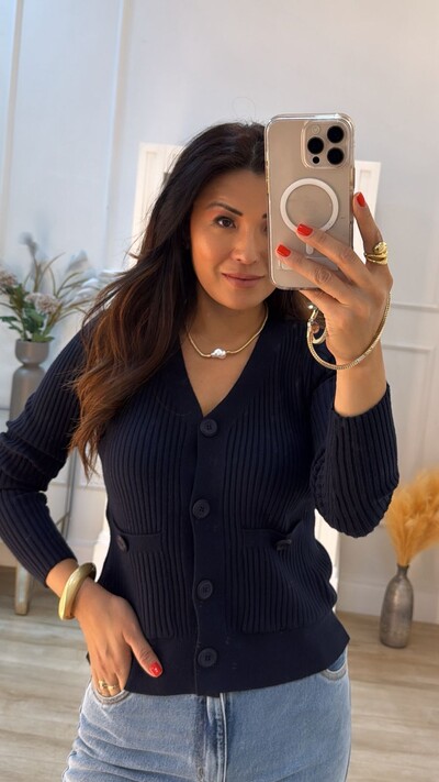 FotoCardigan Curto Canelado Rayane Bolsos Quadrados Frontais