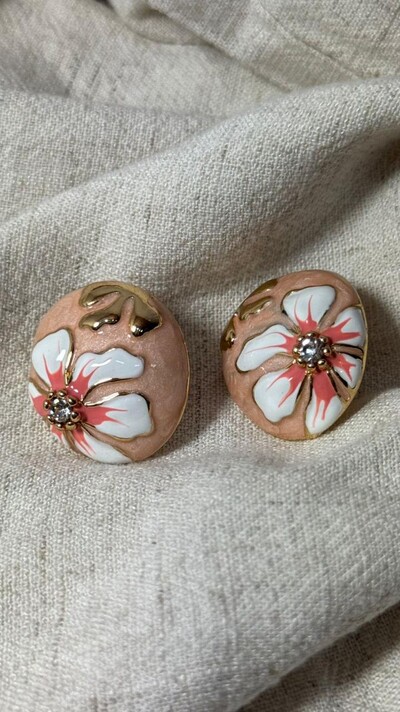 FotoBrinco Grande Resinado Detalhe De Flor Resinada Com Strass