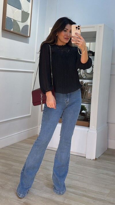 Foto Blusa Crepe Plissada Flávia Detalhe De Renda Com Sianinha