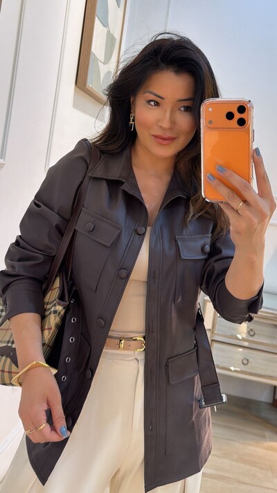 FotoParka Casaco Couro Eco Bolsos Quadrados Frontais Evelyn Cinto Faixa