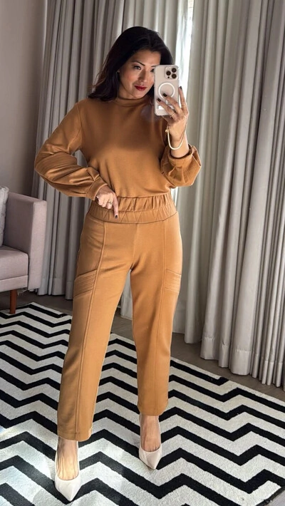 Calça Moletom Pala Larga Franzida Samara + Blusa Moletom Pregas Nos Punhos Samara Caramelo